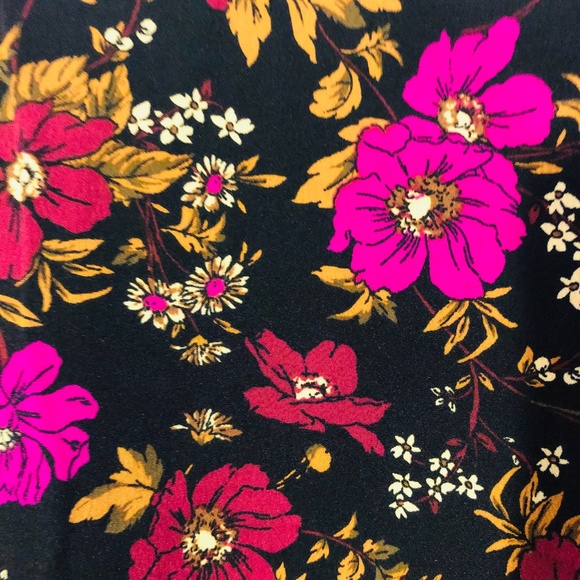 Rabbit Rose Short Sleeve Floral Blouse NWT - Picture 3 of 6